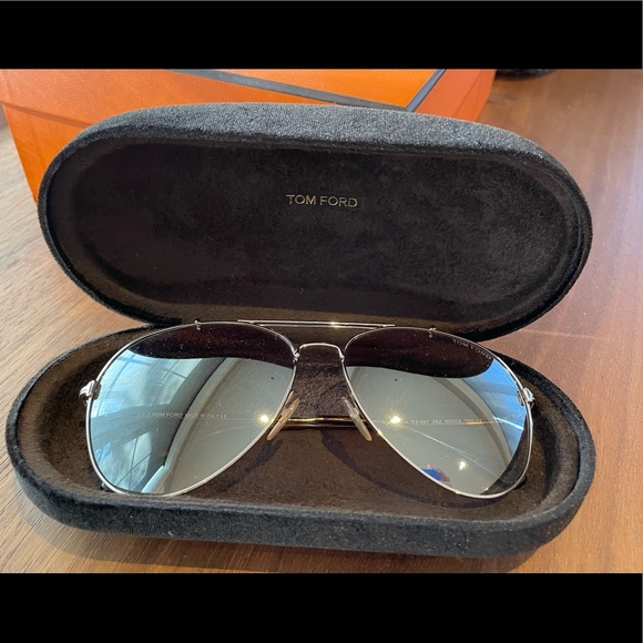 Tom Ford Aviators - Picture 5 of 7